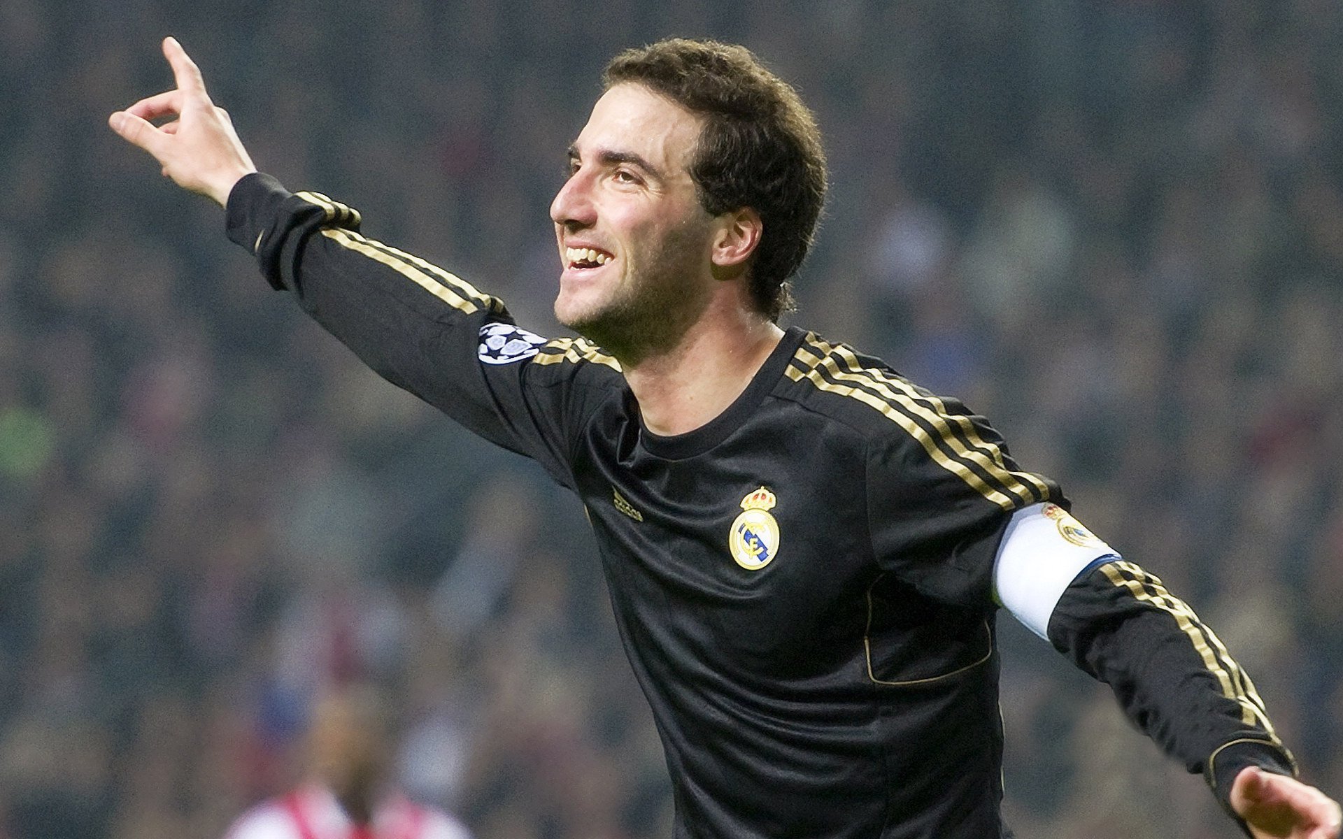 《王者荣耀》跨界合作“未来科幻”皮肤热卖,粉丝狂欢